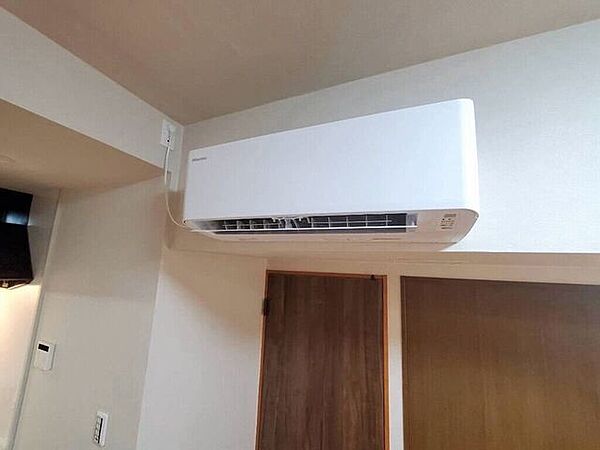 【Facilities】一年中快適に過ごせるエアコン付き！入居したその日から快適温度で新生活をスタートできます。