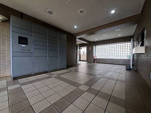 【Facilities】外出中でも荷物を受け取れる便利な宅配ボックス付き。忙しい毎日も安心です。