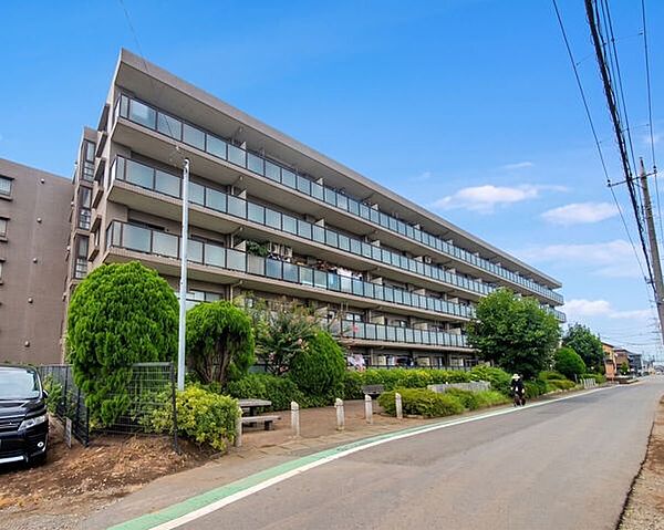【Exterior】 洗練されたデザインの外観は、どこから見ても美しい佇まいです。