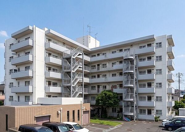 【Exterior】落ち着きのあるシンプルな外観で、長く愛せる住まいに仕上がっています。