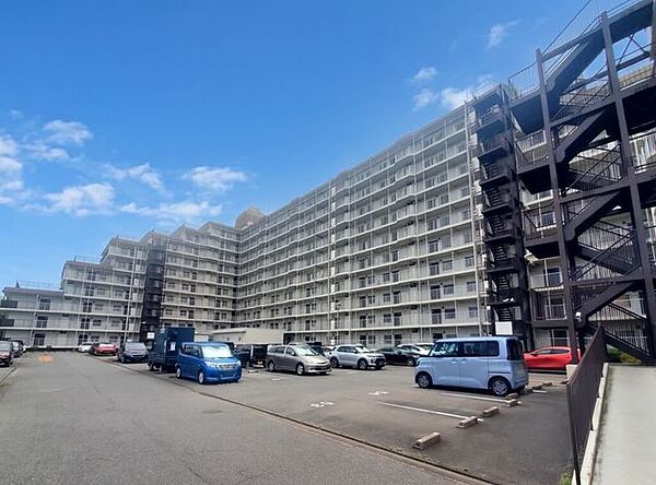 【Exterior】落ち着きのあるシンプルな外観で、長く愛せる住まいに仕上がっています。