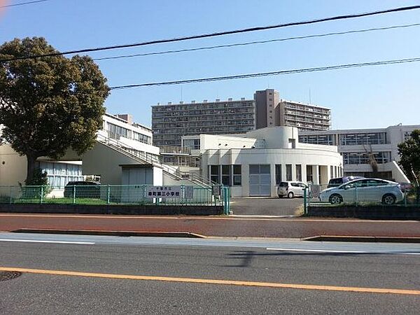 幸町第三小学校 650m