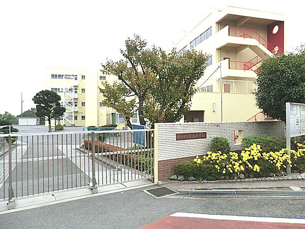 横浜市立上山小学校まで750m 通学エリア内でお家をお探しの方にもおすすめです◎