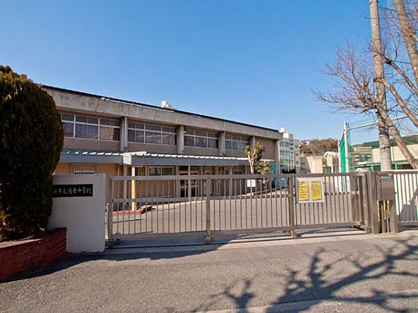 横浜市立港南中学校まで1369m（徒歩18分）