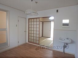 京都市営烏丸線 北大路駅 バス29分 柊野下車 徒歩4分の賃貸アパート 1階2Kのリビング/ダイニング