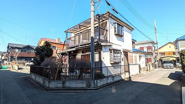 南から見た外観