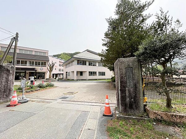 detached 岩手県釜石市定内町4丁目10-19
地図を見る