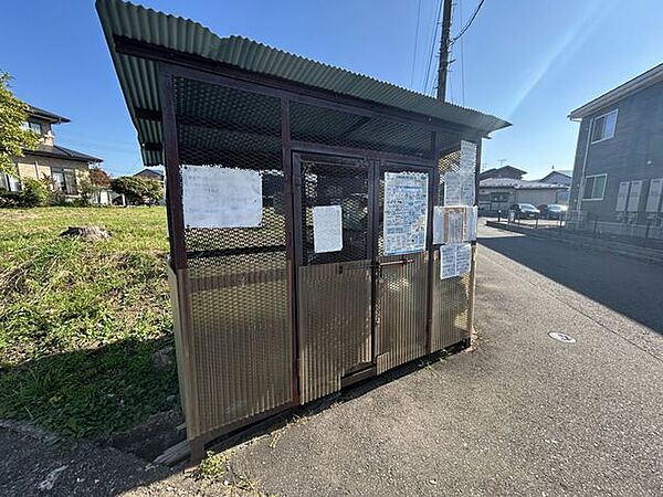 ジョイス北上鬼柳店様 ゴミ置き場まで約70ｍ（徒歩1分）。ゴミ置き場が近いと、忙しいときでもパッとゴミを出せて便利です。