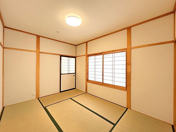 【リフォーム済み】1階6畳和室です。照明はLEDの新品に交換しました。