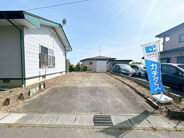 【リフォーム中】駐車場は敷地整備を行います。駐車は縦列2台可能です。