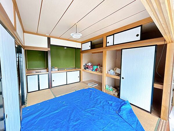 【リフォーム中】6帖和室の別角度からの写真です。