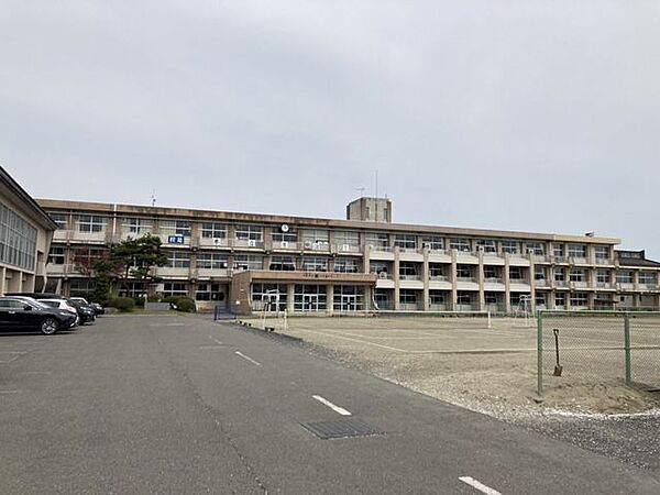 花巻市立矢沢中学校まで約6.6km。 7310m