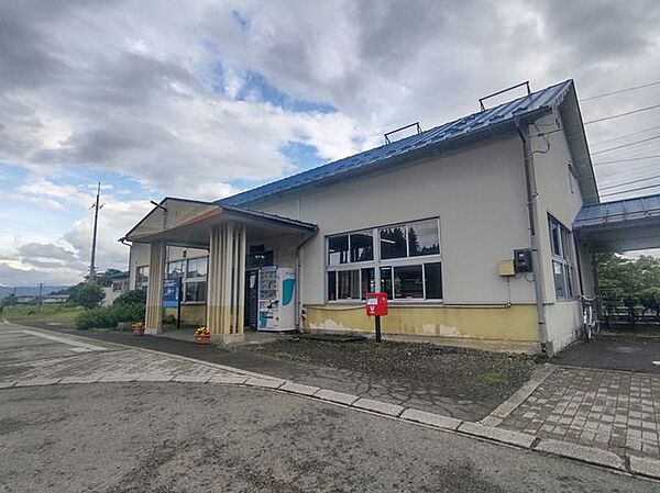 土沢駅まで約2.2km。 2080m