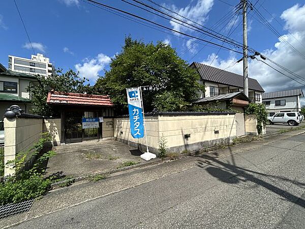 【現況】別角度からの外観です。