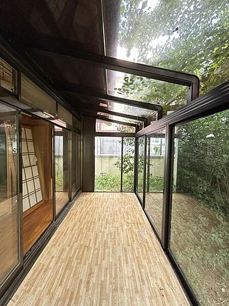 【現況】1階和室の東側のサンルームです。