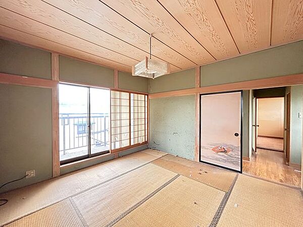 【現況】2階8帖和室です。