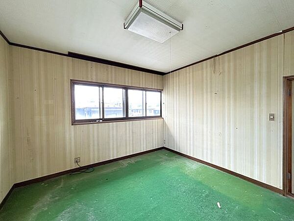 【現況】2階8帖洋室別角度です。