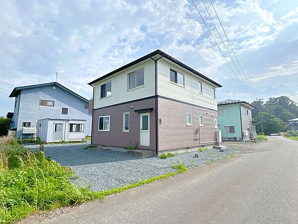 外観を北西側から撮影しました。外壁屋根は塗装を行いました。
