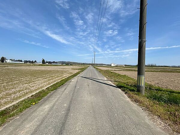 住宅の北側です。開けた景色が広がりますね。