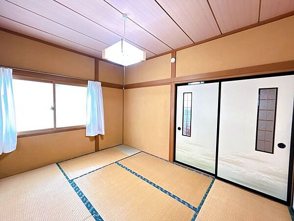 【現況販売】1階6帖和室の別アングル写真です。