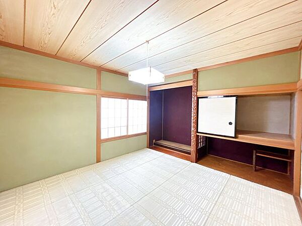 【現況販売】2階北西側和室の別アングル写真です。