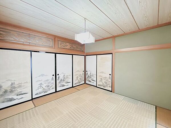 【現況販売】2階南西側和室の別アングル写真です。