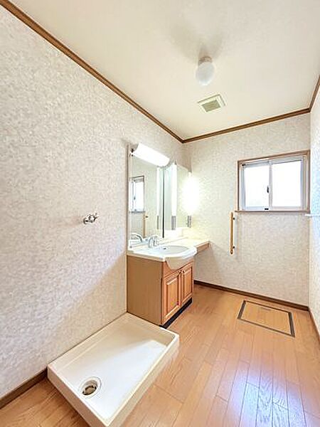 洗面所です。クリーニングを行います。