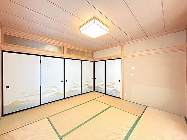 別角度からの南側8畳和室です。