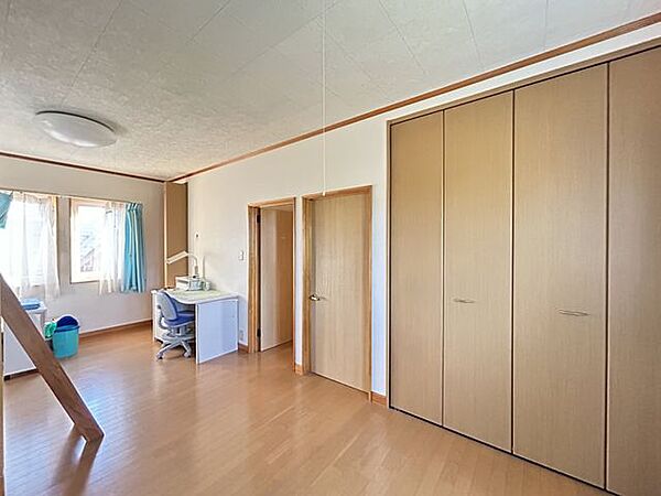 【現況販売】2階東側洋室を撮影しました。