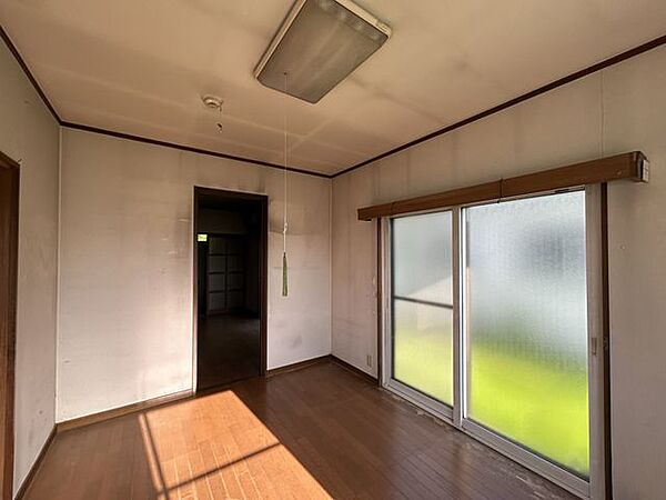 【リフォーム予定】6帖洋室を別角度から撮影しました。