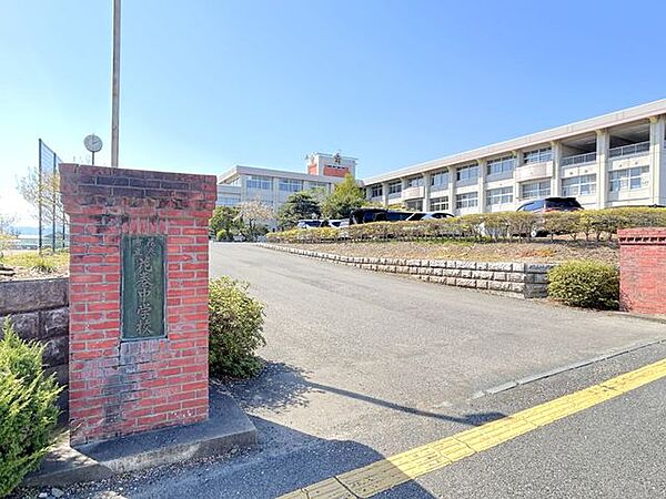 花巻市立花巻中学校まで徒歩約32分（2500ｍ）。 2540m