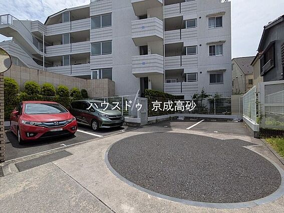 敷地内にある駐...
