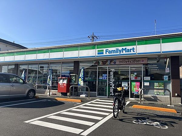 ファミリーマート松戸柿の木店 820m