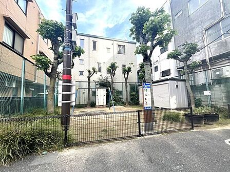 西小岩五丁目児童遊園 140m