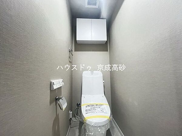 お掃除しやすい素材と機能にこだわったトイレはいつまでもキレイが続きます。少ない水量で洗浄できる、環境にもお財布にもやさしいエコなトイレです。