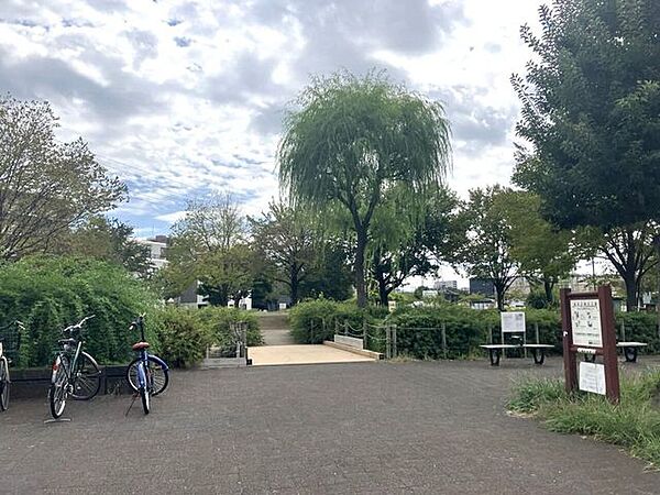 曳舟川親水公園 190m