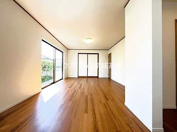 広々としたLDKは、家具のレイアウトも自由自在なので、ご家族の理想のスペースが作り上げられます。素敵なインテリアに囲まれた、自分好みの空間を。