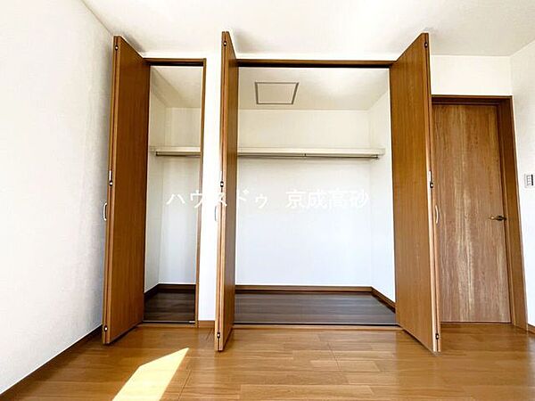 適材適所の収納付きです。