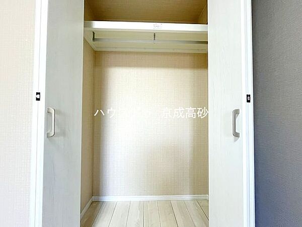 大型のクローゼットです！これだけの収納力があれば部屋もスッキリ保てますよ！
