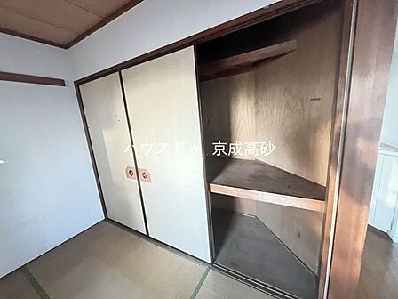 適材適所の収納付きです。