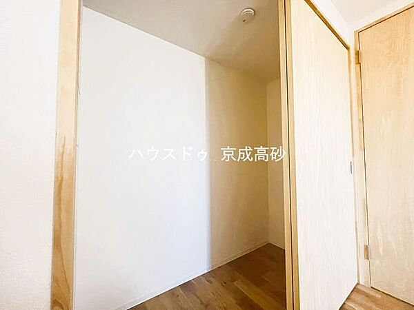 適材適所の収納付きです。