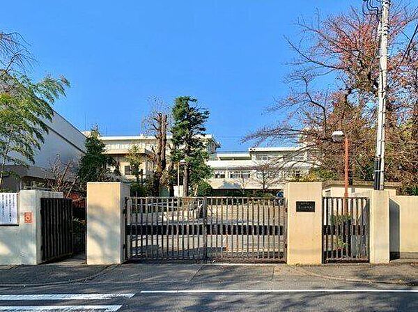 松戸市立第一中学校 930m