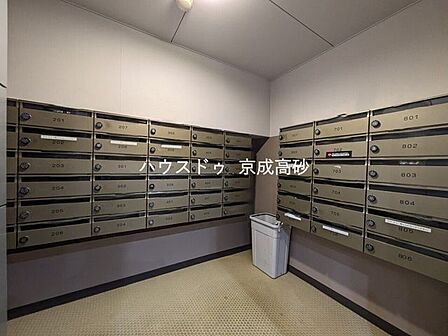 共用部分の集合ポストです。大切なお手紙をお届けします。