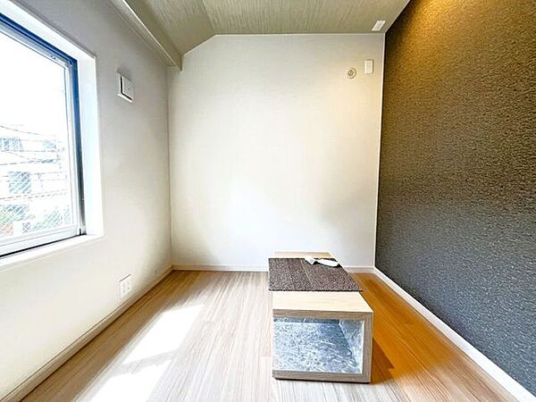 家族一人ひとりの大切なプライベート空間。趣味に合わせて使って頂けるようシンプルに仕上げてあります。暮らし心地を大きく左右する収納をしっかり確保した使い勝手のいいお部屋です。