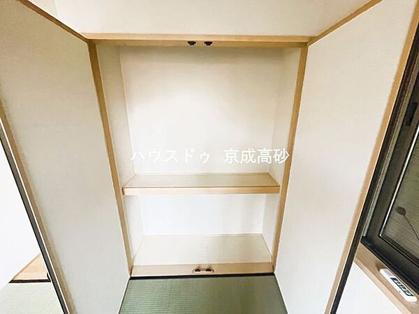大型のクローゼットです！これだけの収納力があれば部屋もスッキリ保てますよ！