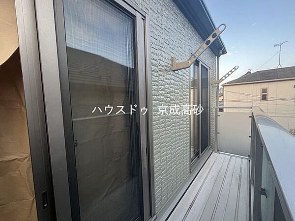 暖かい陽ざしが差込むバルコニー。晴れた日には洗濯物が良く乾きます。風通しも良好です。
