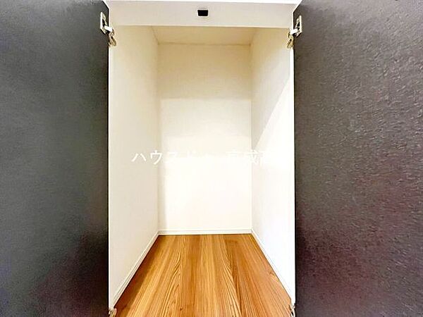 適材適所の収納付きです。
