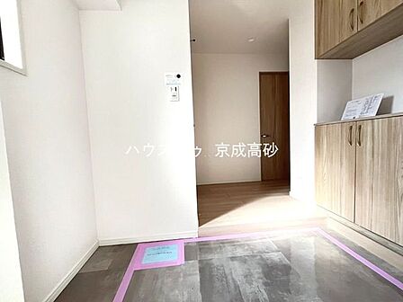 お家に出会う人々を出迎える玄関だからこそ、広々清潔感あふれる空間にしたいですね!