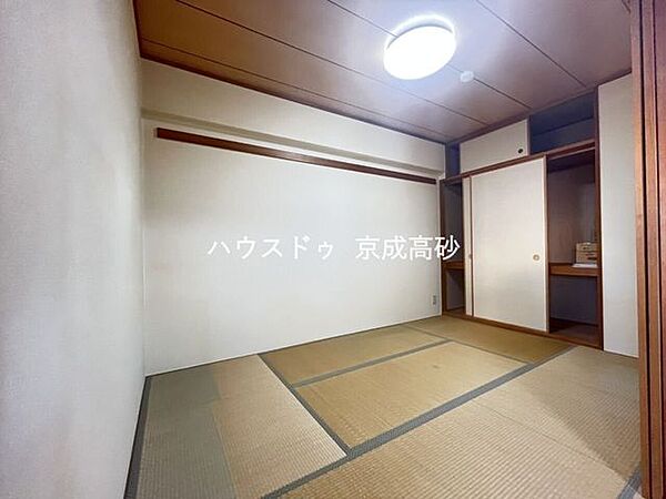和室は、居間や寝室にもなる汎用性の高さや天然の機能性を活かした快適さが魅力です。