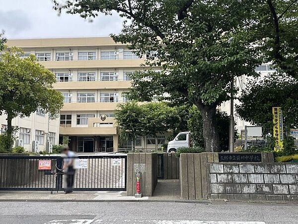 三郷市立前川中学校 707m